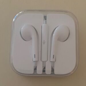 Apple White Earbuds with Inline Microphone